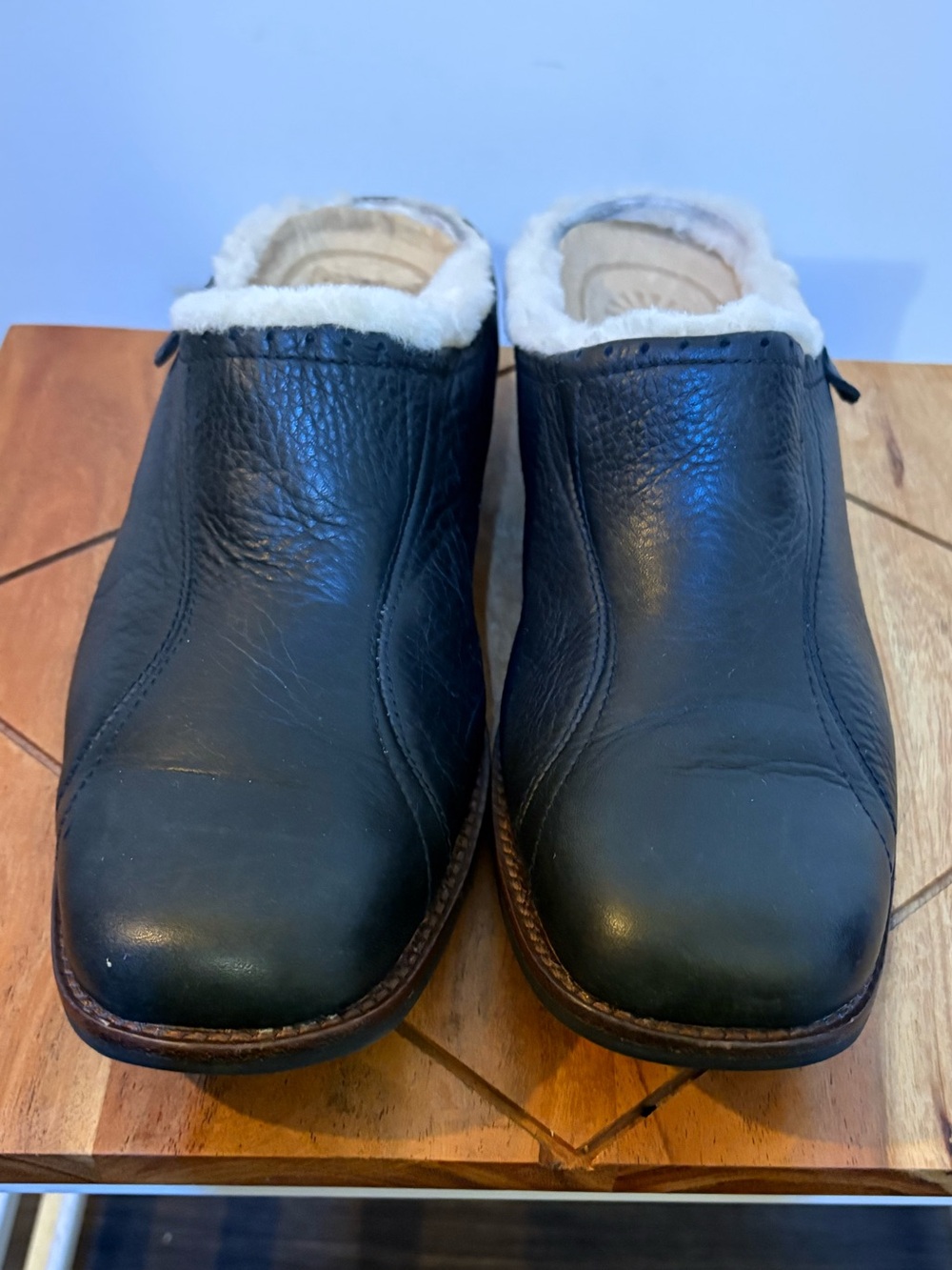 UGG Langford leather mule clogs W9.5